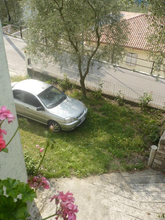 Appartamento Michela Brenzone sul Garda Bilik gambar