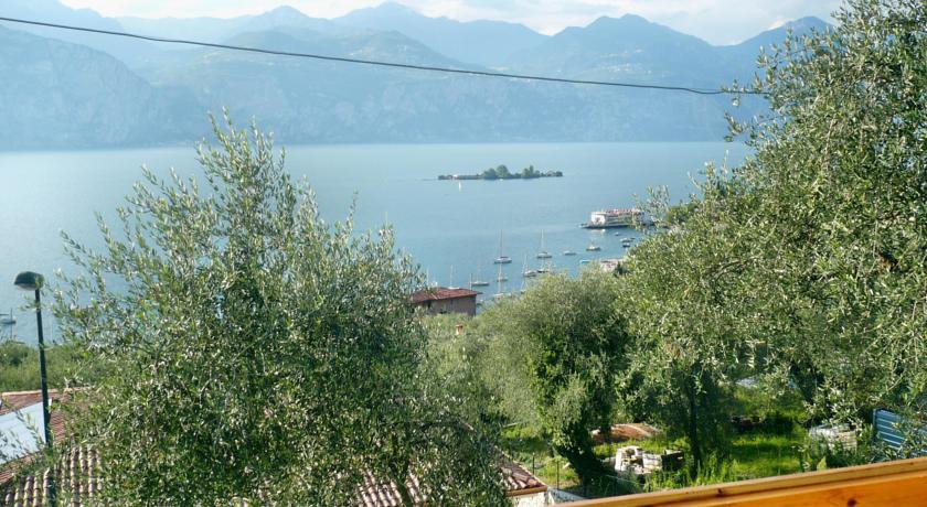 Appartamento Michela Brenzone sul Garda Bilik gambar